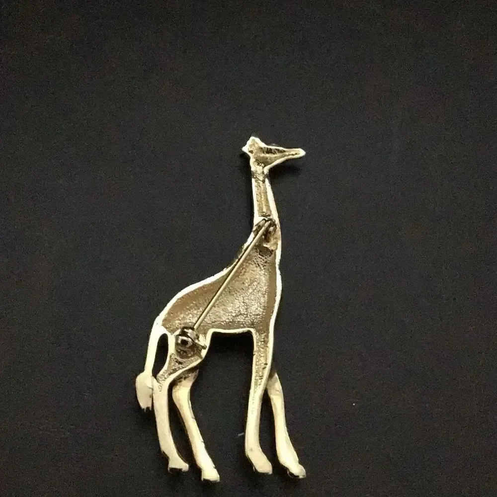 Brooch beautiful vintage enamel giraffe